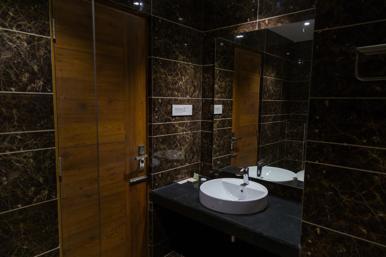 Hotel Hills Tirupattur Tiruppatur Esterno foto